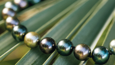 Midnight Oceans: The Complete Guide to Tahitian Pearls